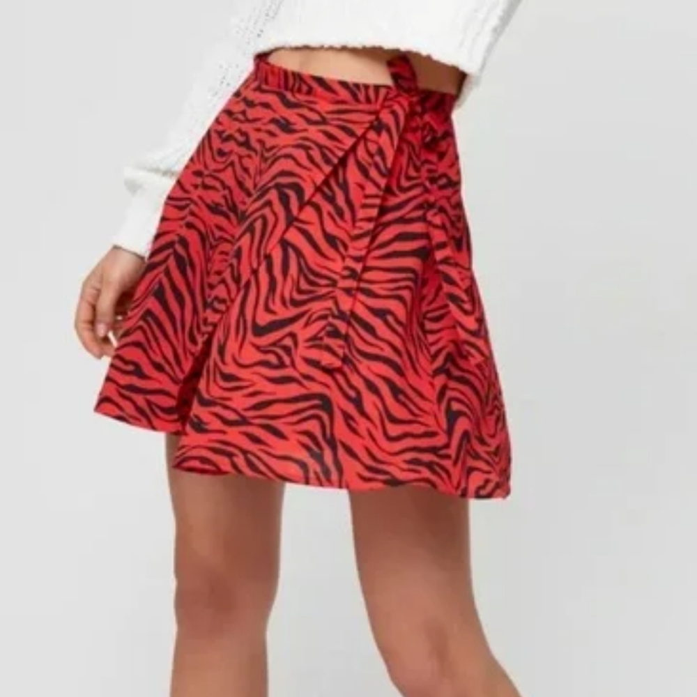 Aritzia Sunday Best wraparound lined skirt black & red animal tiger zebra print - Picture 3 of 11